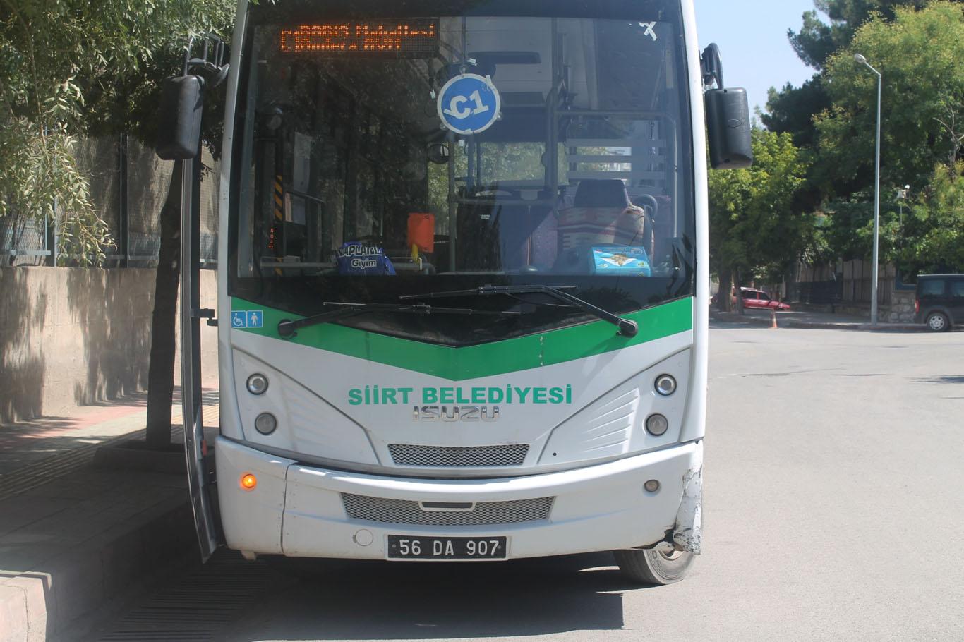 Siirt'te belediye otobüsü ile otomobil çarpıştı